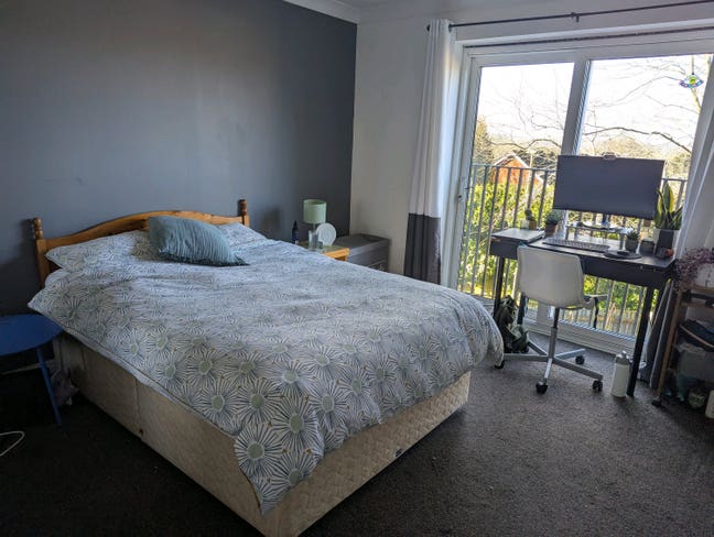 Lovely double room in friendly house Main Photo