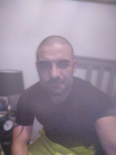 Professional Male seeks a single or double room Main Photo