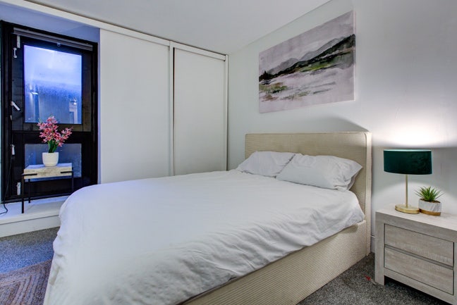 King Bedroom Abbey Rd Furnished, Parking, Bills In Main Photo