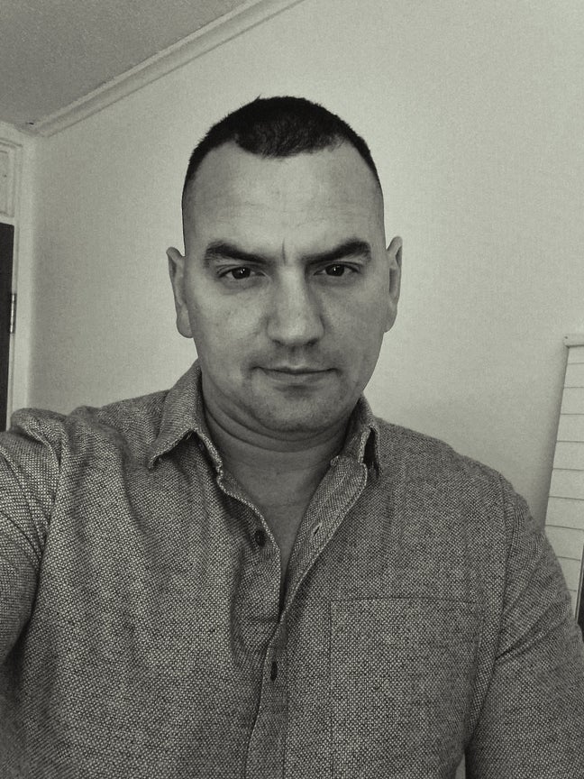 Professional Male seeks a room. Main Photo