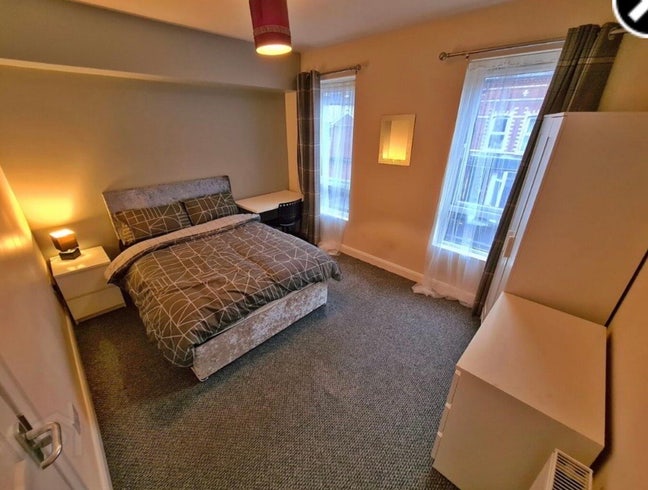 Large Double Room - Ormeau Road area Main Photo