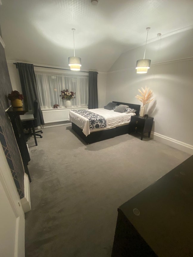  Large Double Room – Wembley Main Photo