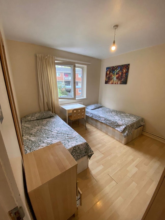Double room available in Roehampton  Main Photo