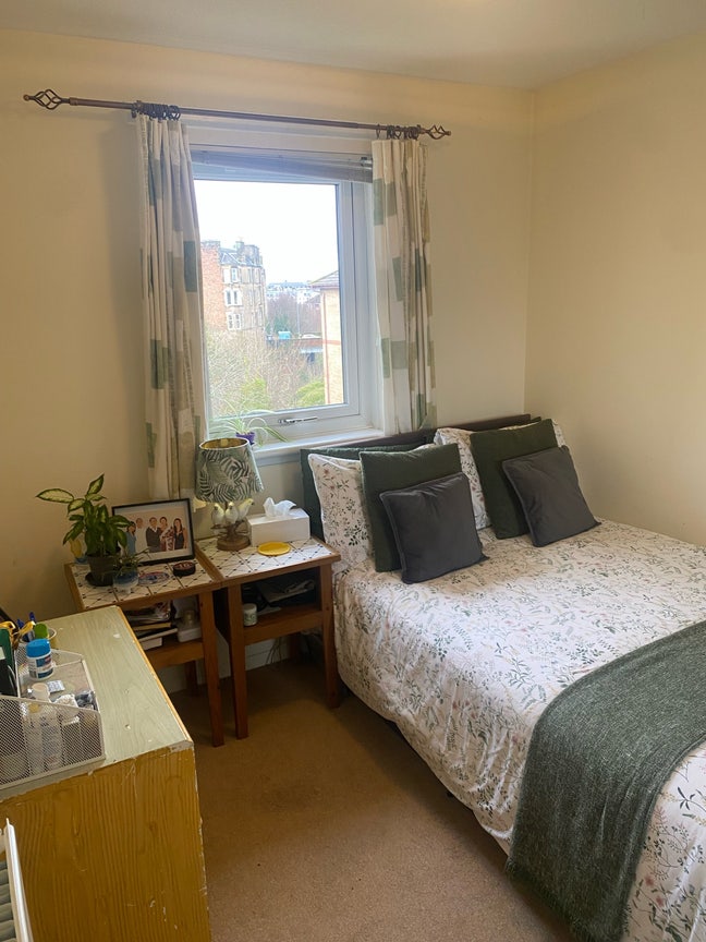 Double room in central Edinburgh top floor flat Main Photo