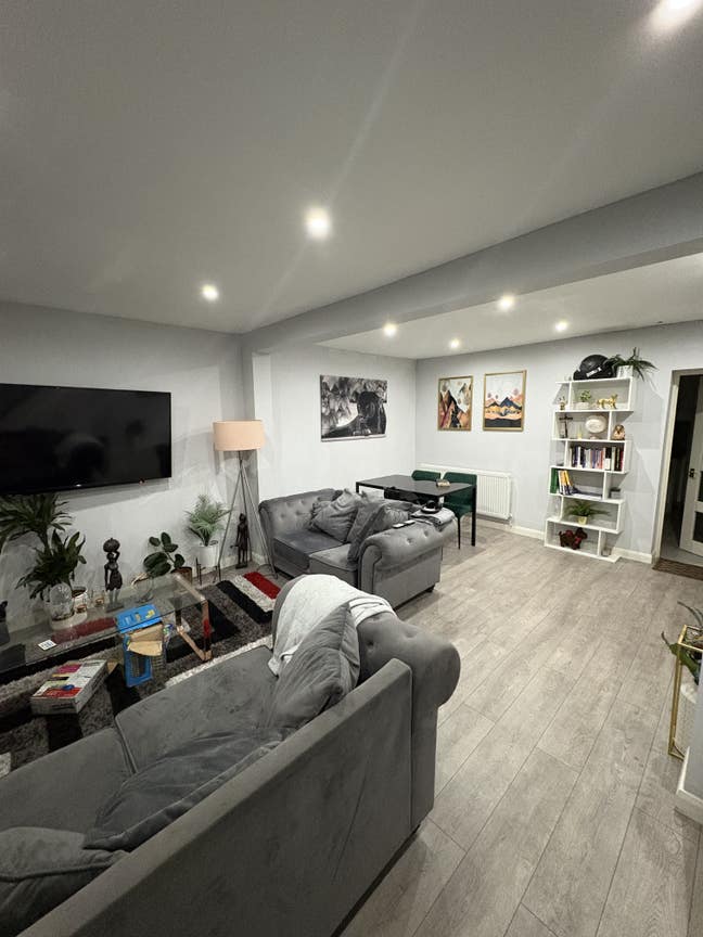 Double room available in 2 bed Main Photo