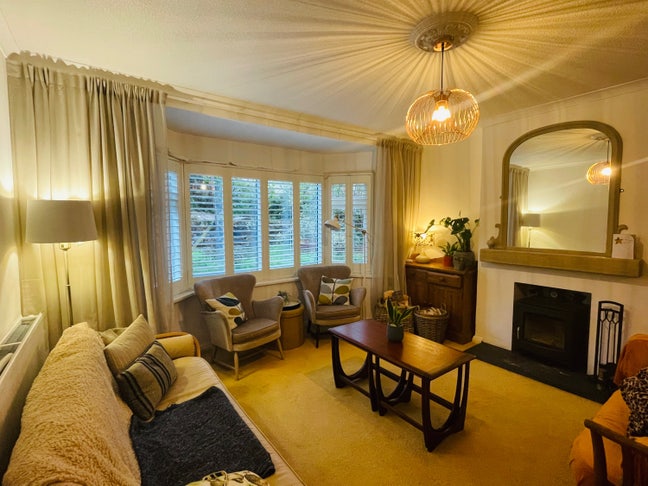 Double room in all female family home Main Photo