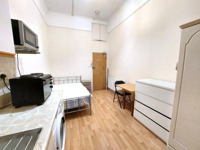 Lovely studio flat with **balcony** - zone 1 Main Photo