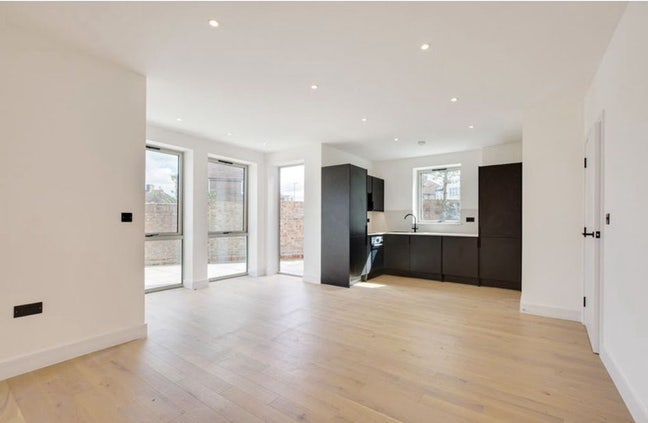 1 Bed 1 bath ground floor flat - Bromley Main Photo