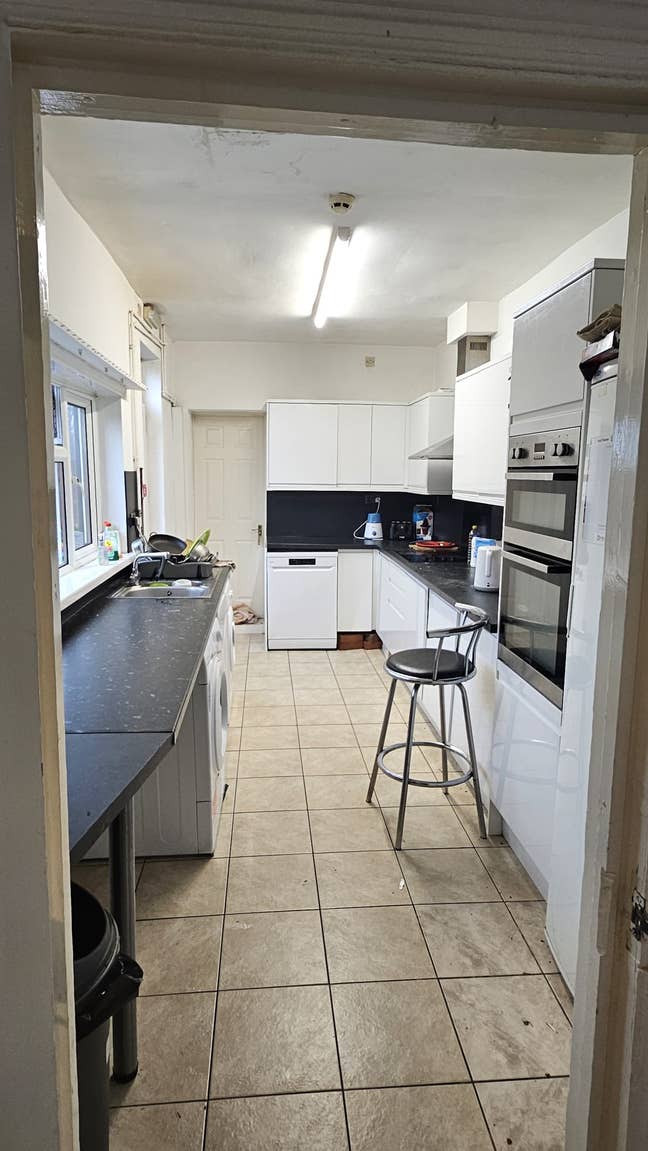 4x Rooms Available | Fully Furnished | 2 Bathrooms Main Photo