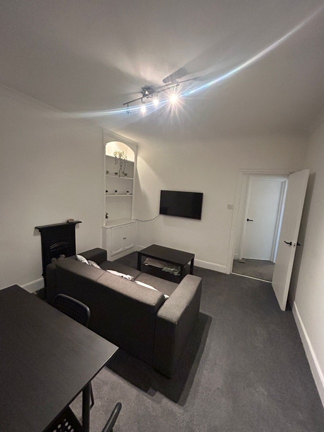 Centrally located Fulham flat Main Photo