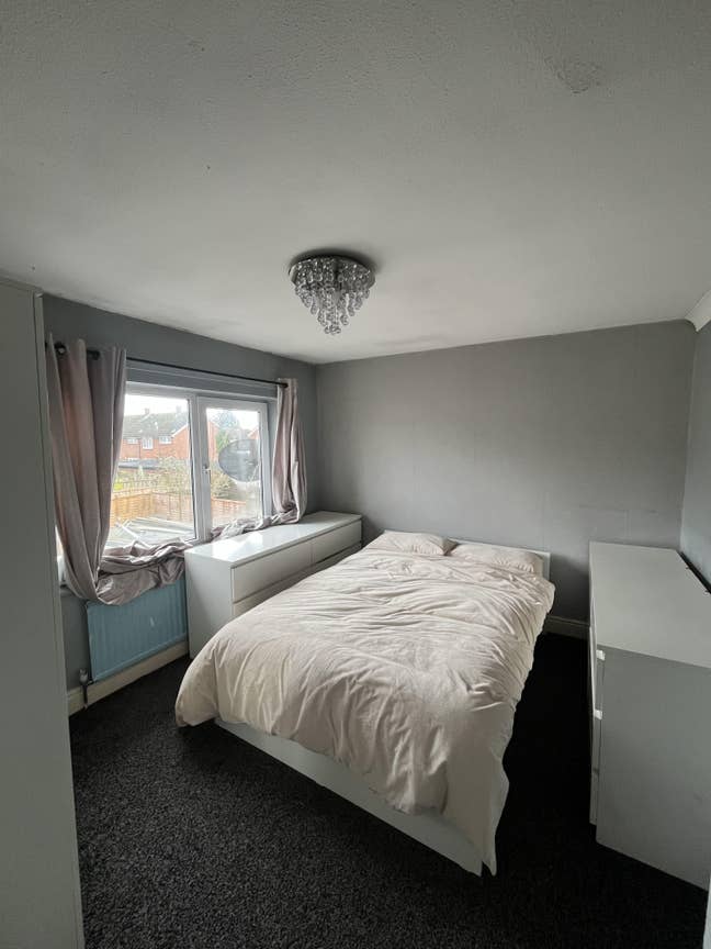 Bright double room in spacious house Main Photo