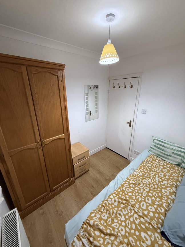 Single Room in NW9 Main Photo