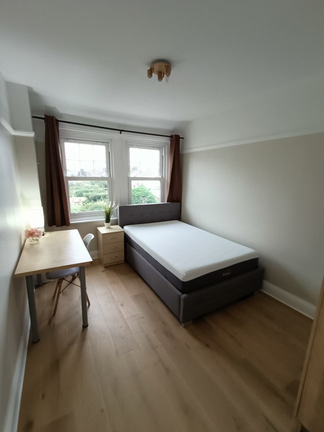 Double Room Opposite Winton Recreation Park Main Photo