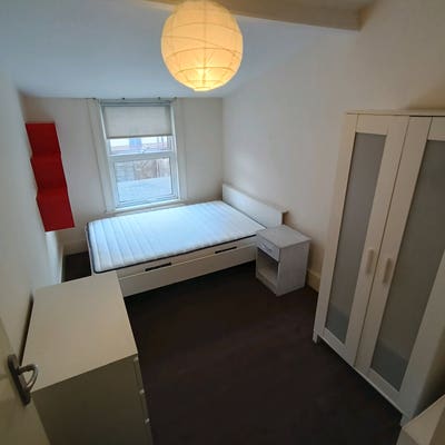 Room for rent in a lovely and friendly house.  Main Photo