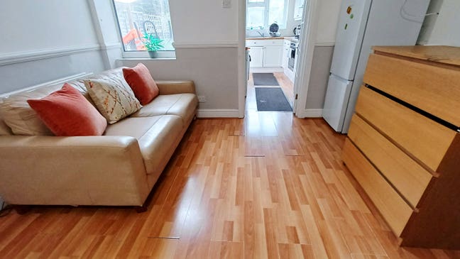 Furnished Double Room &pound;700 Bills Incl.  Main Photo