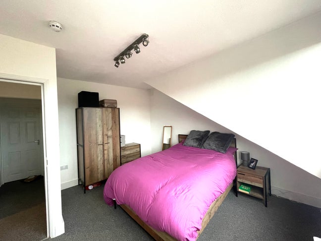 Lease Transfer Available – Hackney (April 15, Flex Main Photo