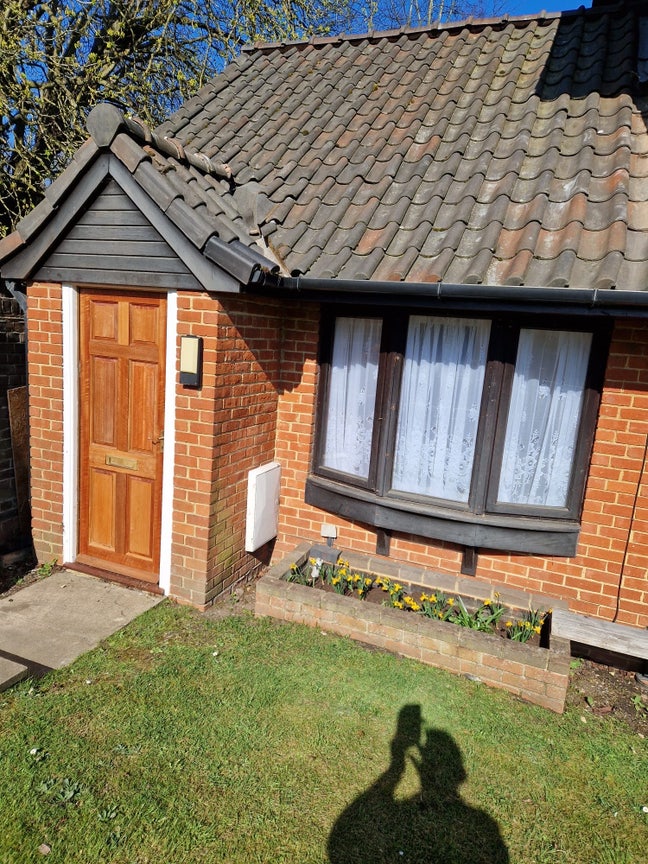 One bed garden flat close to town centre   Main Photo