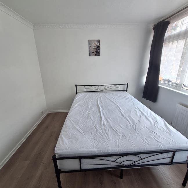 Bright, Newly Refurbished Room  Main Photo