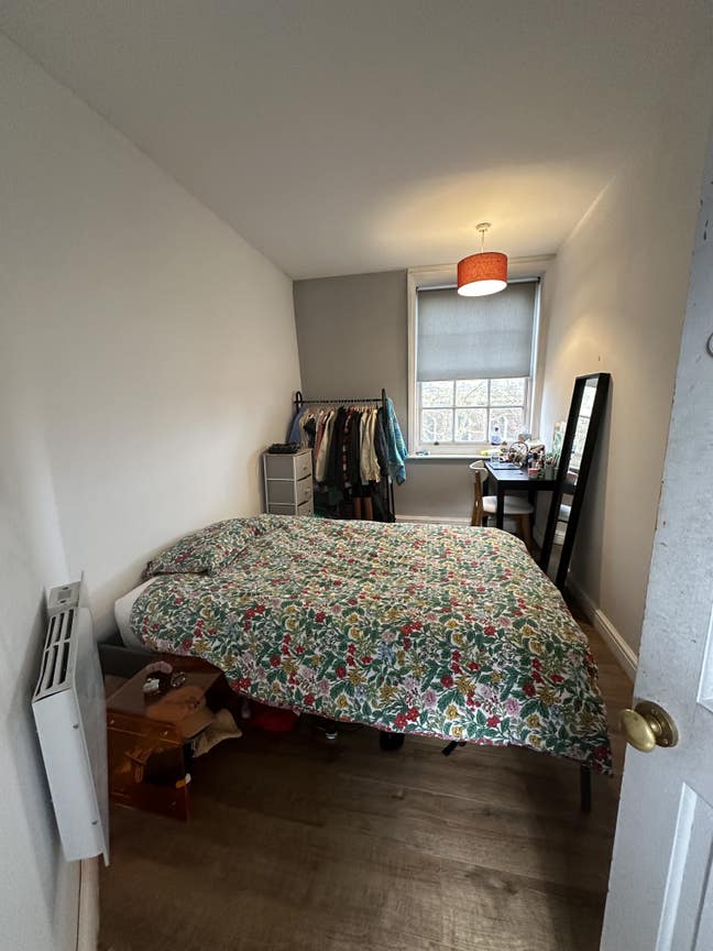 Urgent Shoreditch Sublet with cute park view Main Photo