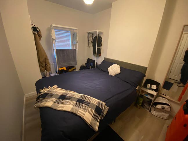 Prime Location: Cozy Room 5 Mins from Central  Main Photo