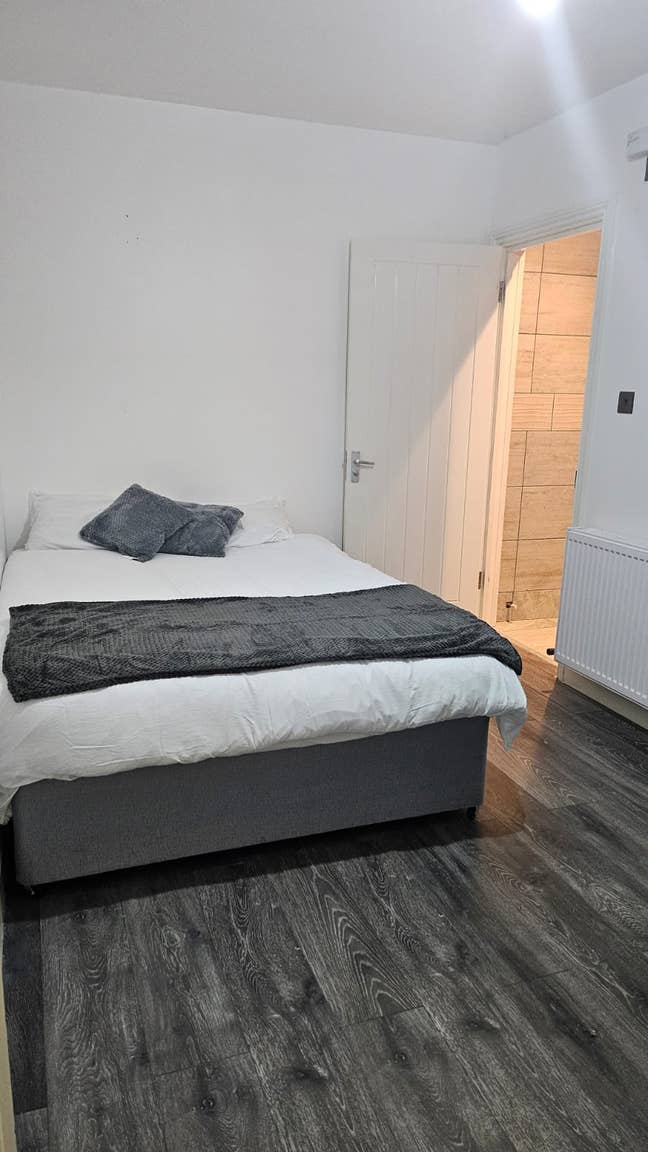 Newly Renovated Ensuite Rooms available  Main Photo