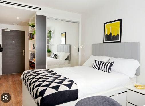 Student Castle Oxford – En-Suite Room from April Main Photo