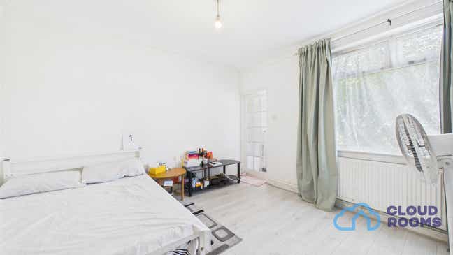 Shining Immense Double Room – N18 🏠 Edmonto Main Photo