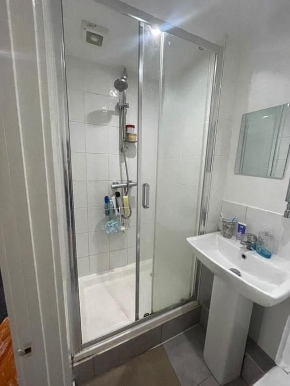 Clean and Cozy Room Available in Tooting Bec Main Photo