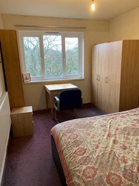 Bright sunny room to rent in shared flat Main Photo