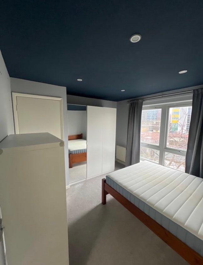 Bright& specious  double bedroom in  Notting hill Main Photo