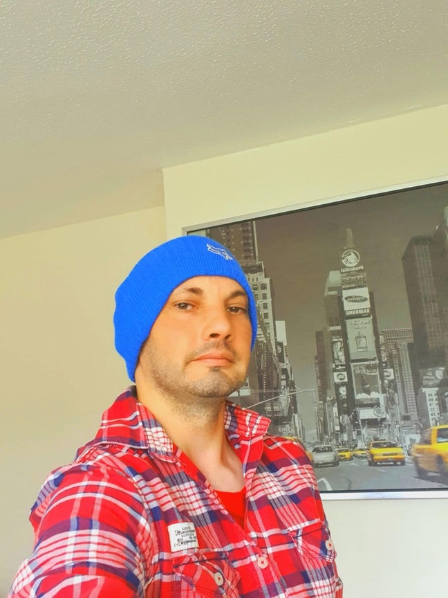 professional man looking for a room  Main Photo