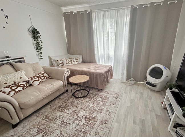 Females - Double Bedroom - Furnished Flatshare Main Photo