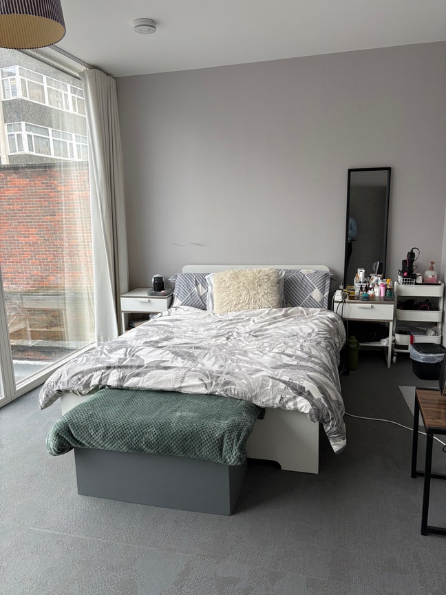 Modern En-Suite Room – Harrow on the Hill Main Photo