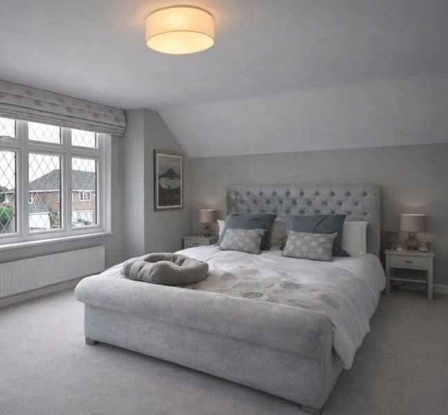 Double bedroom - high spec property  Main Photo