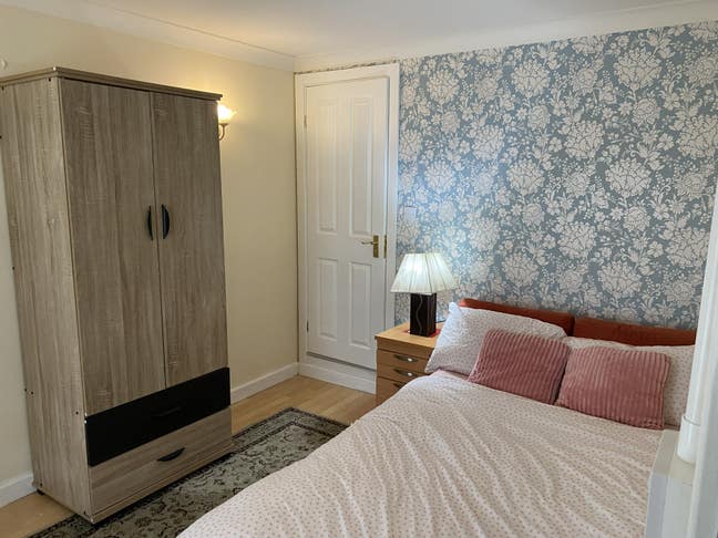 Ensuite Room in Bramhall Main Photo