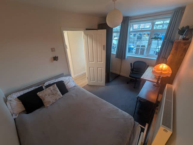 Double Room Available in Hoxton &pound;840 all included  Main Photo