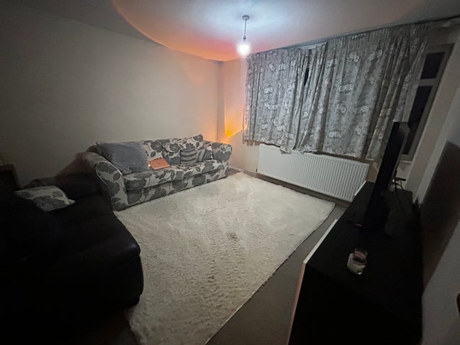Room for rent - &pound;500 pcm minimum 12 months Main Photo