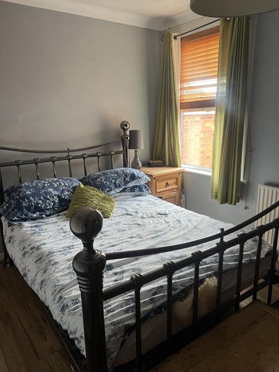 Double bedroom with large bathroom ensuite Main Photo