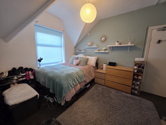 1 Room available in Professional House Share Main Photo