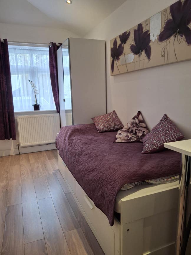 Single room with en-suite and kitchenette Main Photo