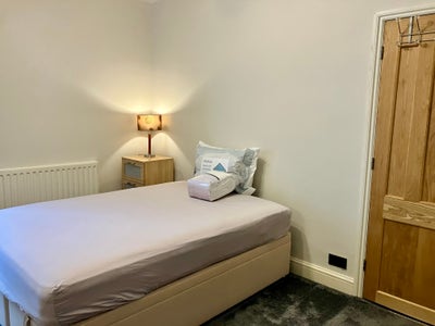 Furnished double bedroom  Main Photo