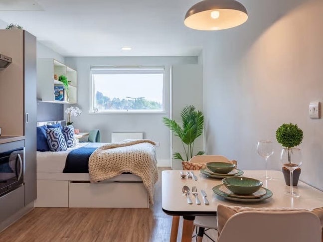 Premium Studio Tenancy Takeover! Main Photo