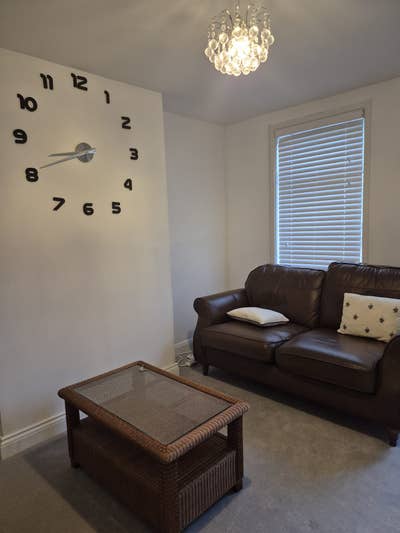 Room to Rent or 2 bedroom Fully Furnished  Main Photo