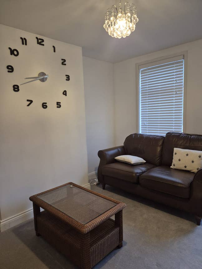 Room to Rent or 2 bedroom Fully Furnished  Main Photo