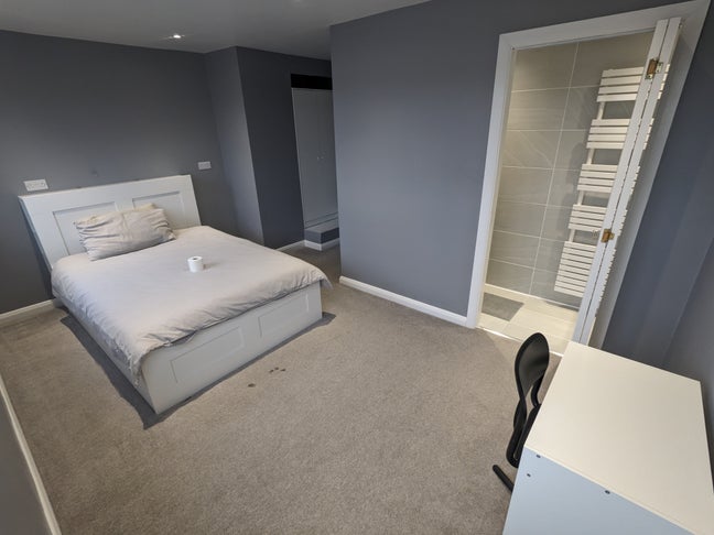 Double En-Suite Furnished Bedroom Women Only HMO Main Photo