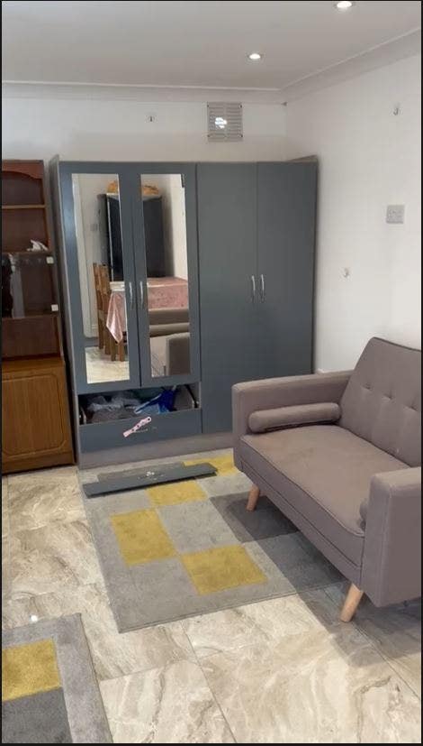 1 Bedroom/Studio House-Garden- Well furnished-RM13 Main Photo