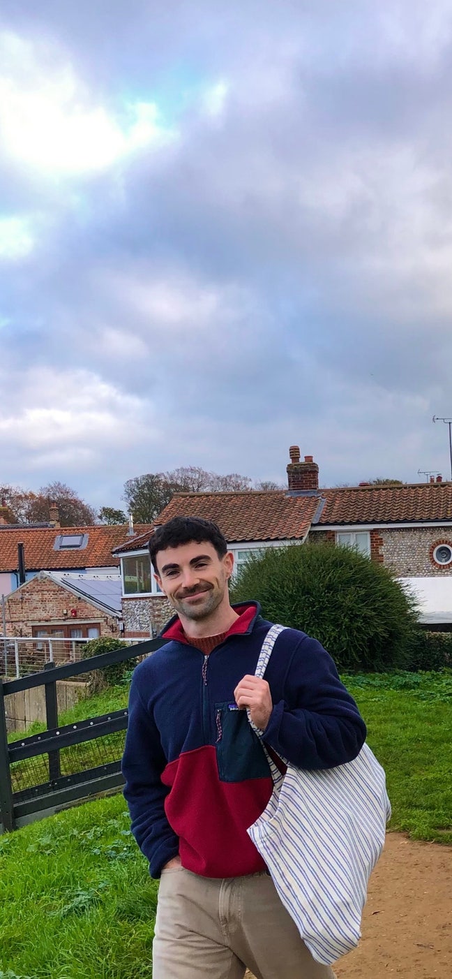 I’m a tidy, clean and respectful mature stu... Main Photo