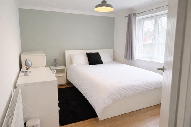 Furnished King Room to Rent, &pound;175/week, Bills Incl Main Photo