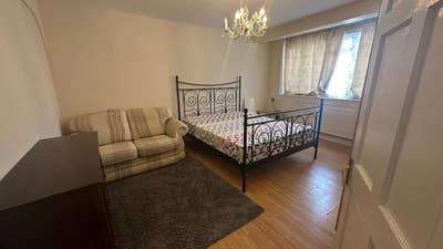 Large Double Room in Mitcham Main Photo