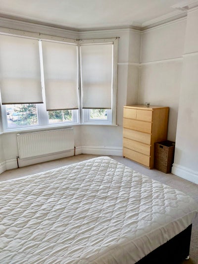 Rooms and entire flat  Main Photo